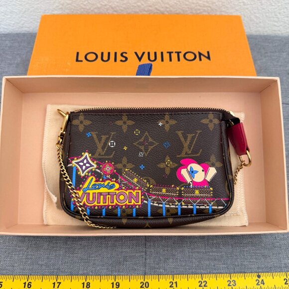 Louis Vuitton Mini Pochette Accessoires Monogram Christmas Animation Pouch - Picture 3 of 13
